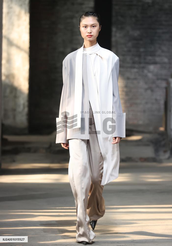 CHINA-BEIJING-FASHION WEEK (CN)