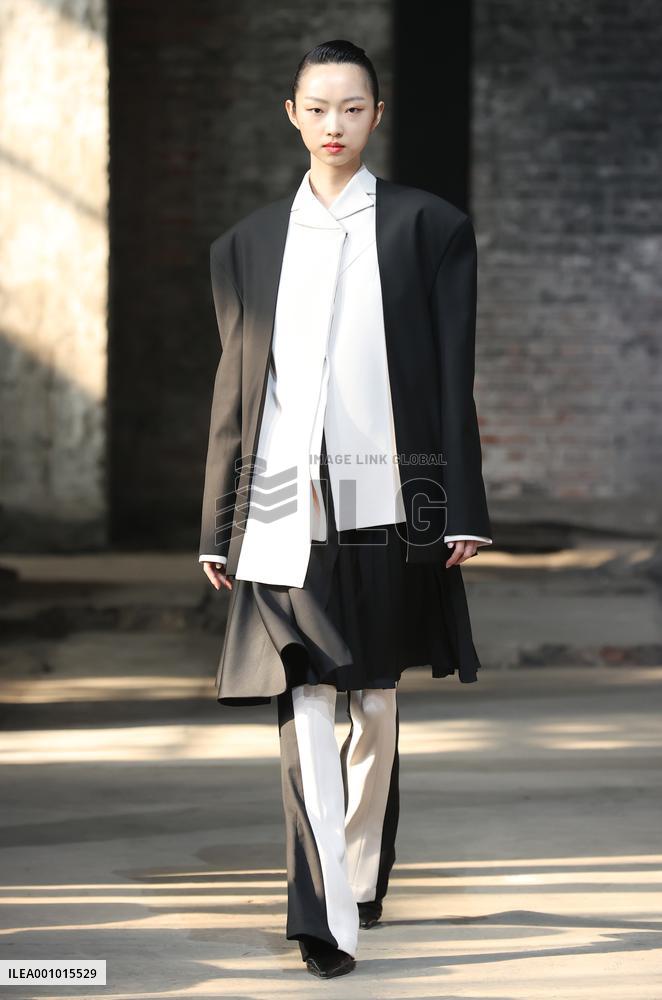 CHINA-BEIJING-FASHION WEEK (CN)