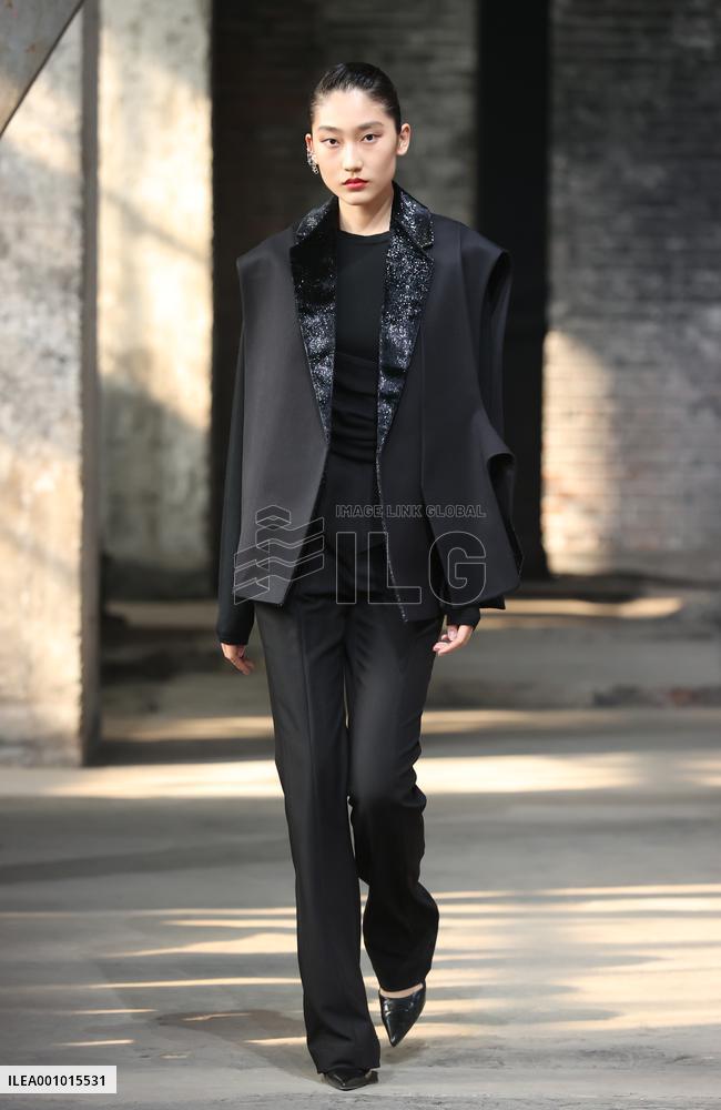 CHINA-BEIJING-FASHION WEEK (CN)