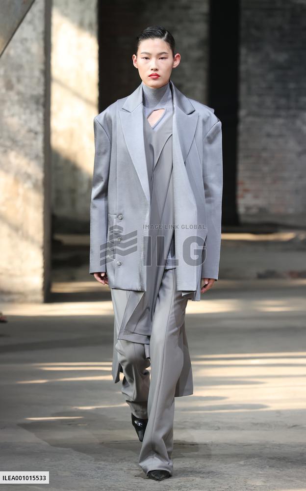 CHINA-BEIJING-FASHION WEEK (CN)