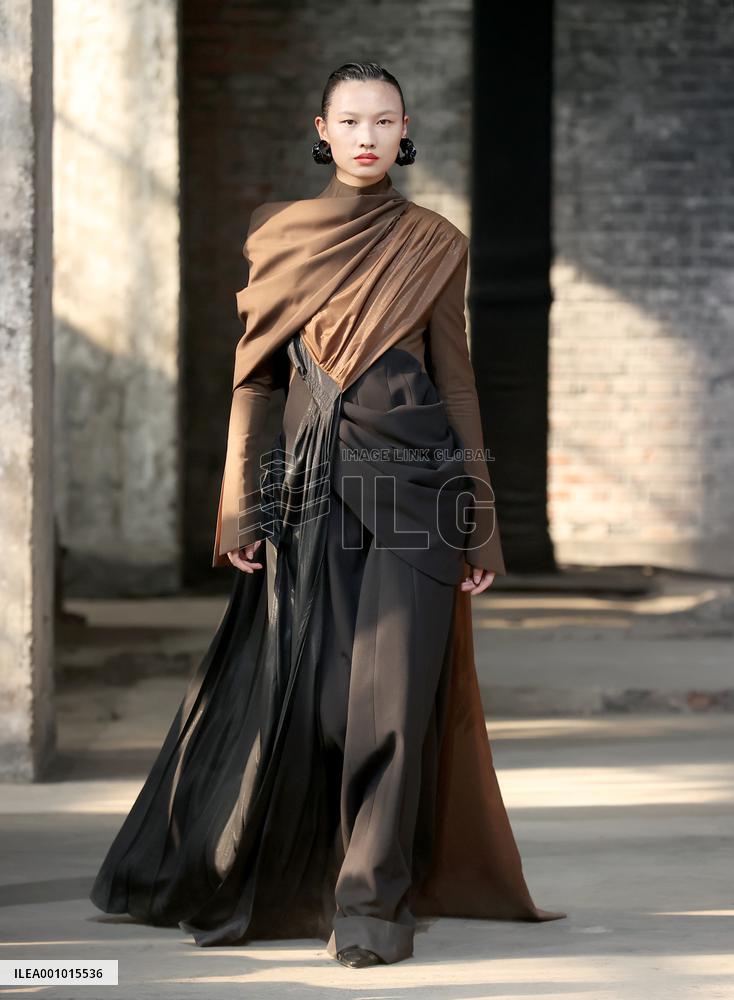 CHINA-BEIJING-FASHION WEEK (CN)