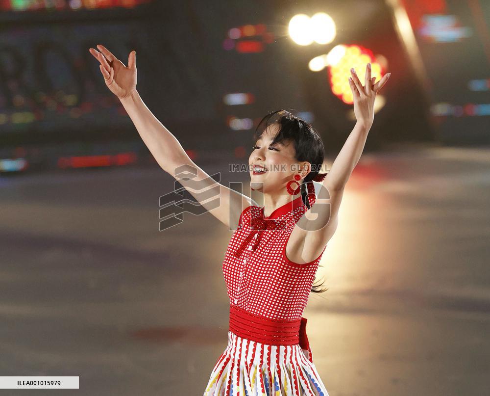 Mao Asada's ice show kicks off