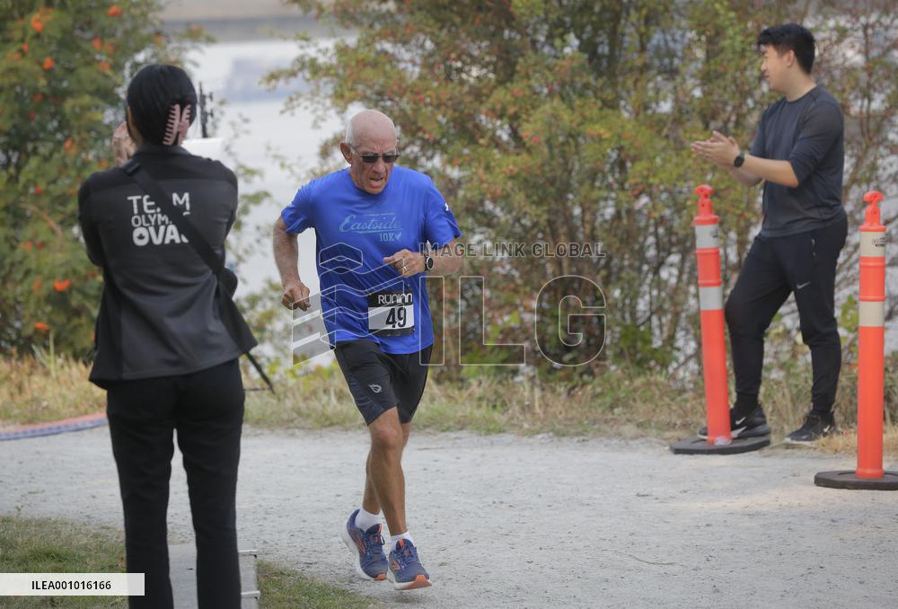 CANADA-RICHMOND-ELDERS-RUNNING