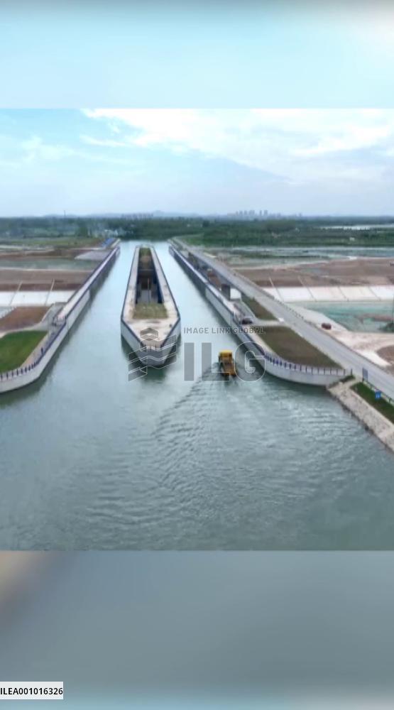 A glimpse of "a river above a river" in E China