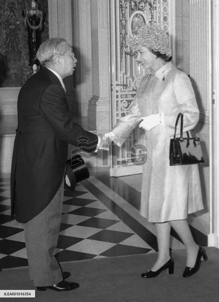 Queen Elizabeth in Japan in 1975+