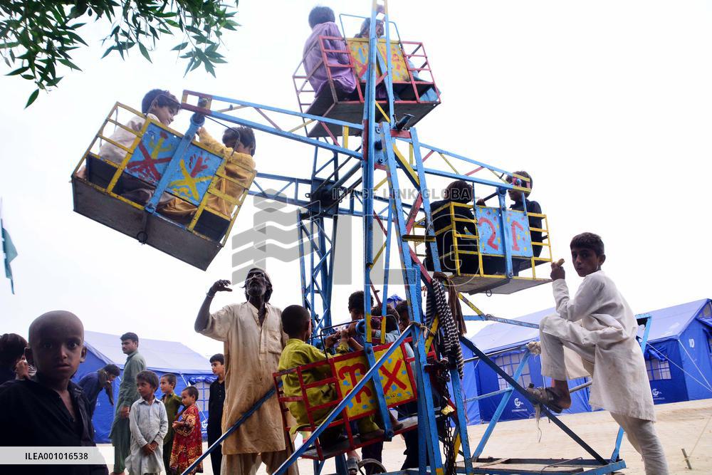 PAKISTAN-HYDERABAD-FLOOD-CHILDREN