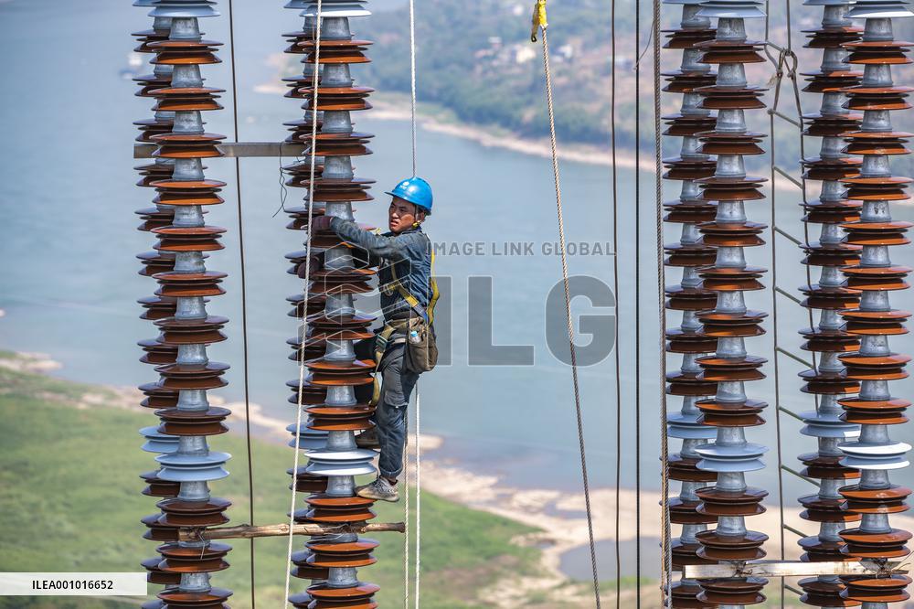 CHINA-CHONGQING-POWER TRANSMISSION-WIRING (CN)