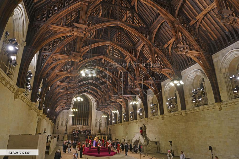 Mourning for Queen Elizabeth