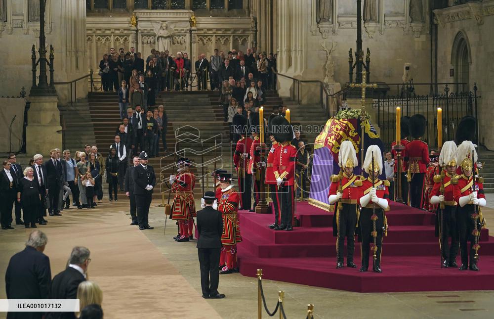 Mourning for Queen Elizabeth