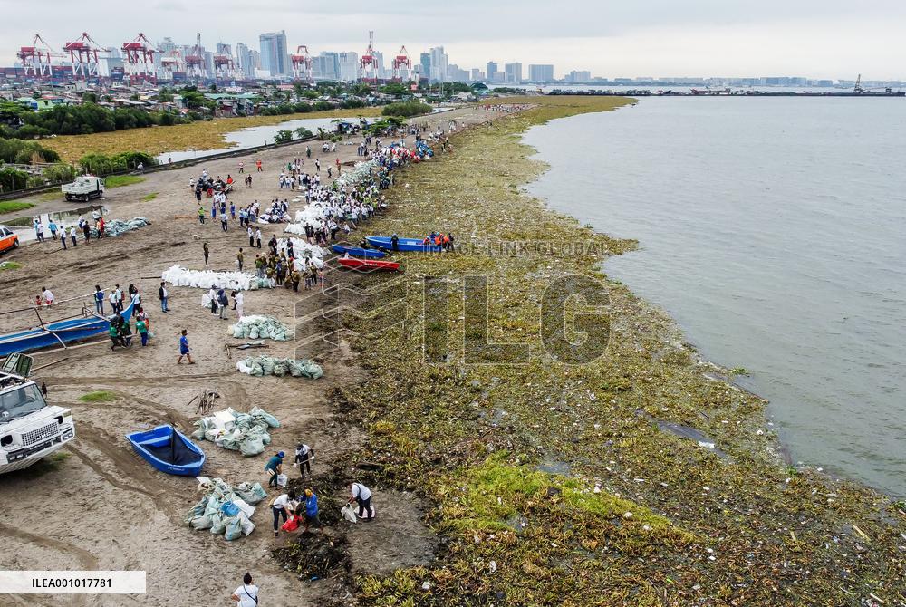 PHILIPPINES-MANILA-COASTAL CLEANUP