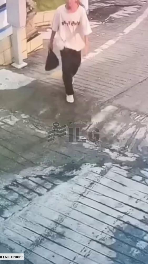 17-year-old saves kid on fast scooter in S. China