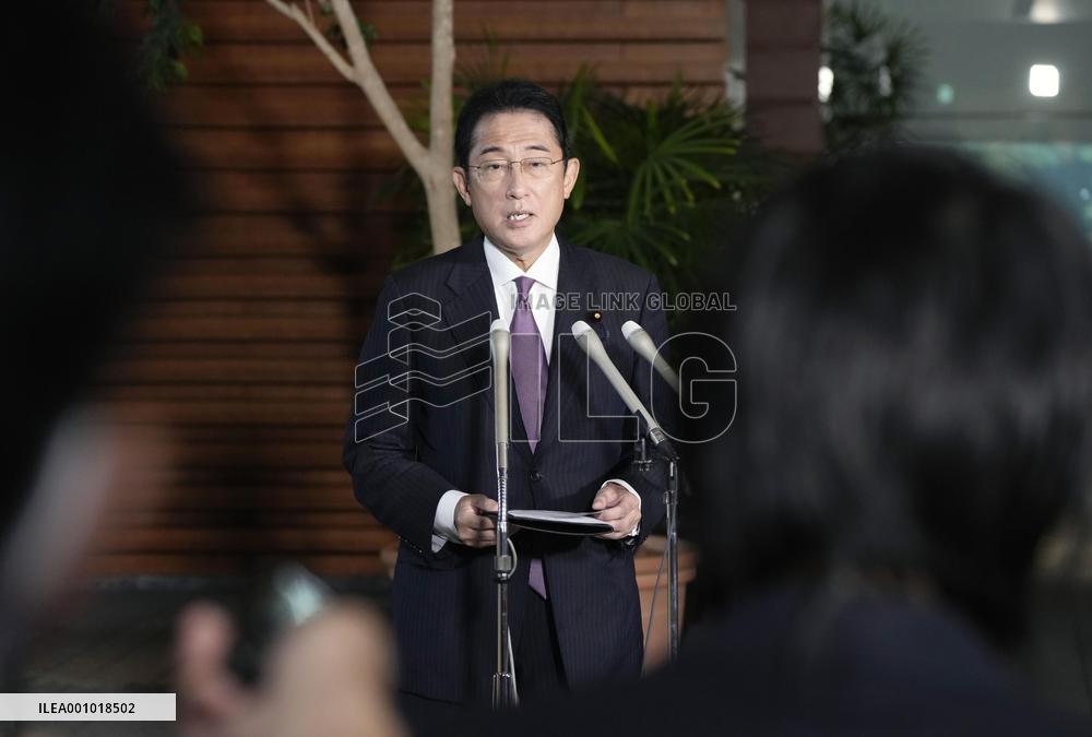Japan PM meets media ahead of departure for N.Y.