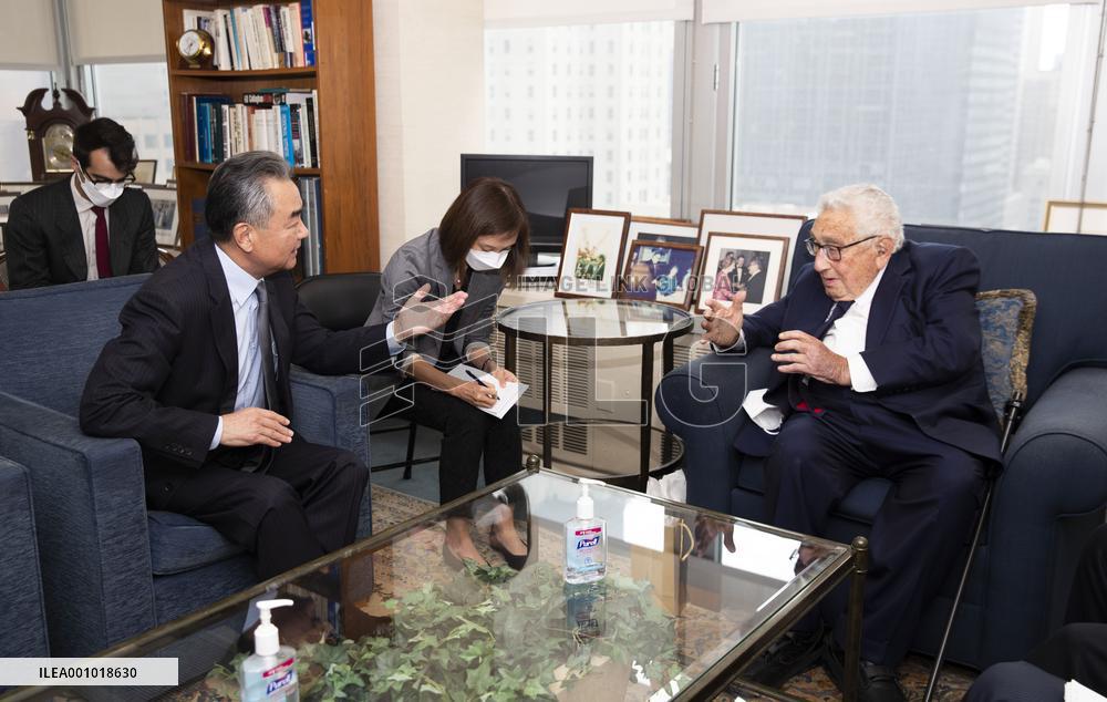 U.S.-NEW YORK-WANG YI-HENRY KISSINGER-MEETING