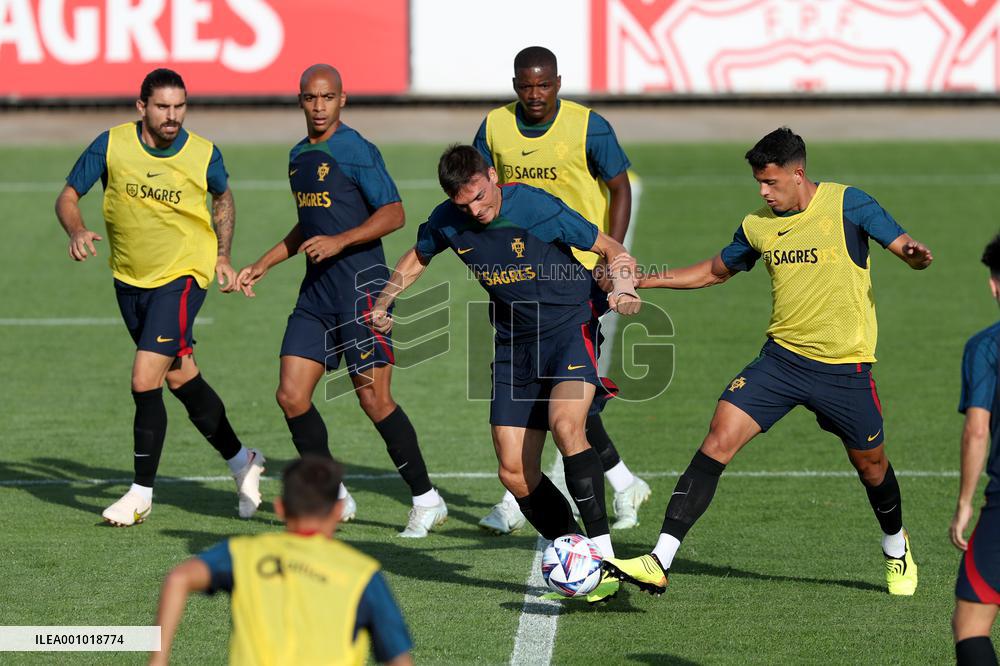 (SP)PORTUGAL-OEIRAS-FOOTBALL-TRAINING