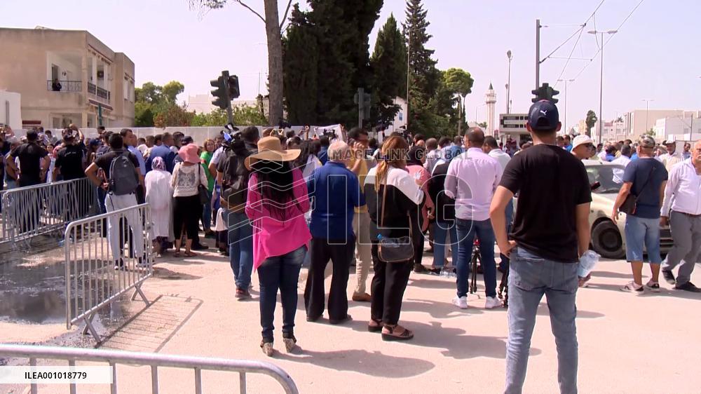 Tunisia detains former PM for suspicions of sending jihadists to Syria