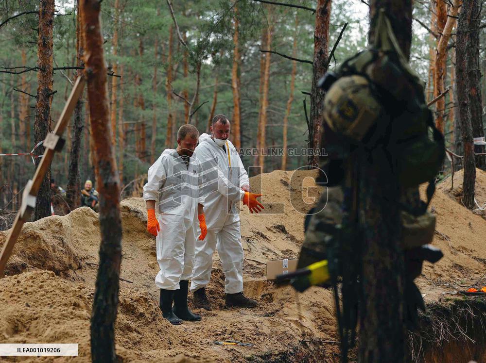 Mass burial site in eastern Ukraine