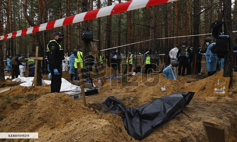 Mass burial site in eastern Ukraine