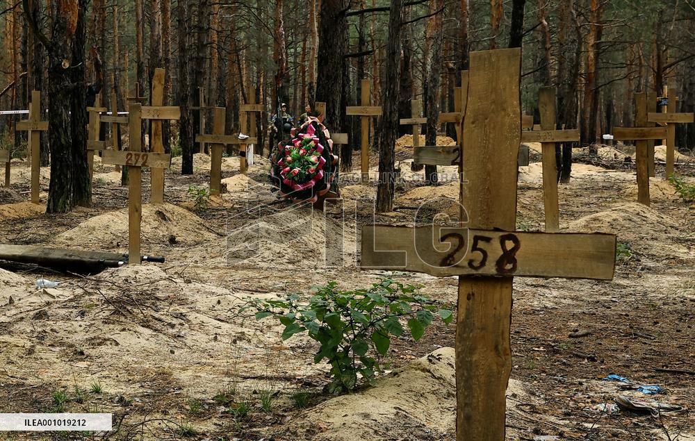 Mass burial site in eastern Ukraine