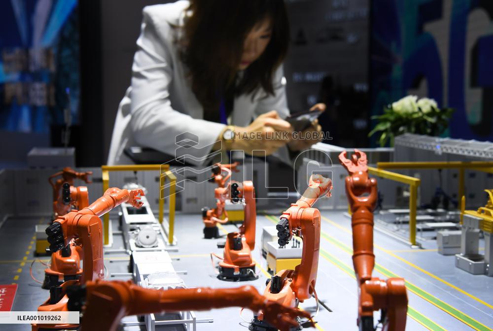 Xinhua Headlines: China's Optics Valley tells story of indigenous innovation