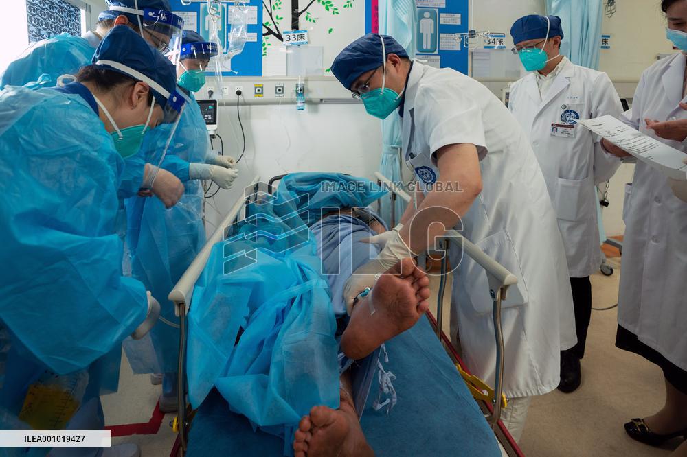 CHINA-SICHUAN-EARTHQUAKE-SURVIVOR-FOUND (CN)
