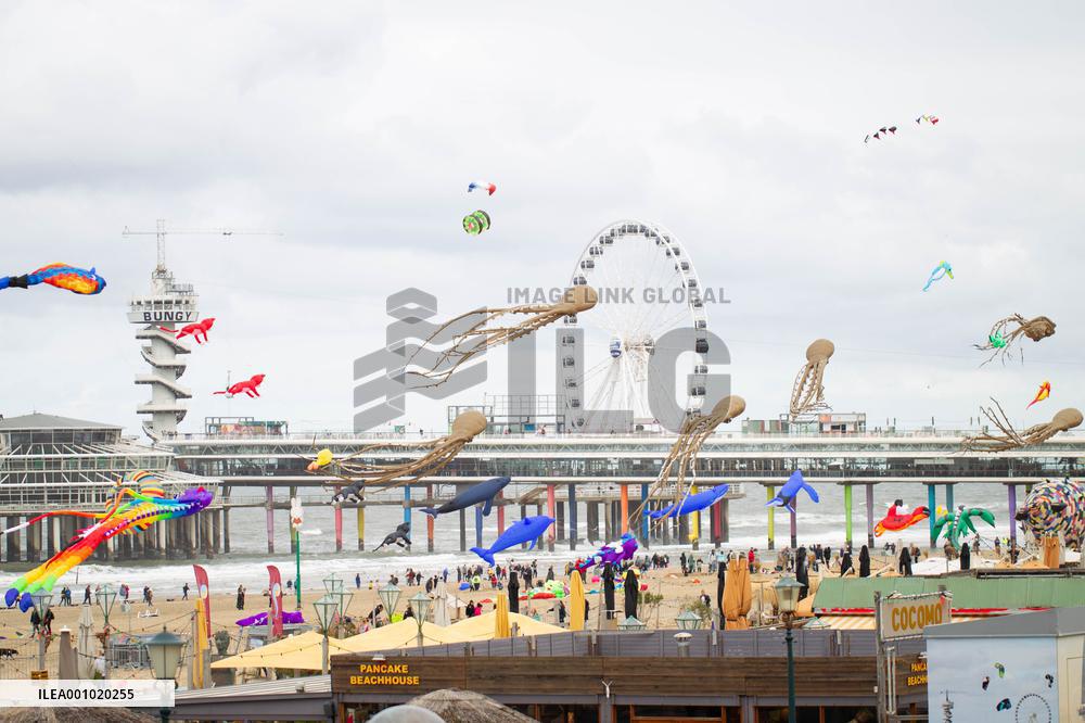 THE NETHERLANDS-THE HAGUE-KITE FESTIVAL