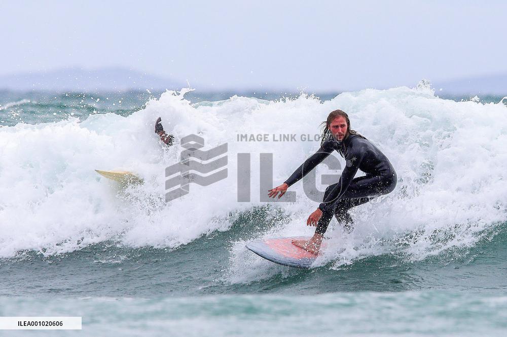 (SP)CROATIA-LIZNJAN-BEACH MARLERA-SURFING
