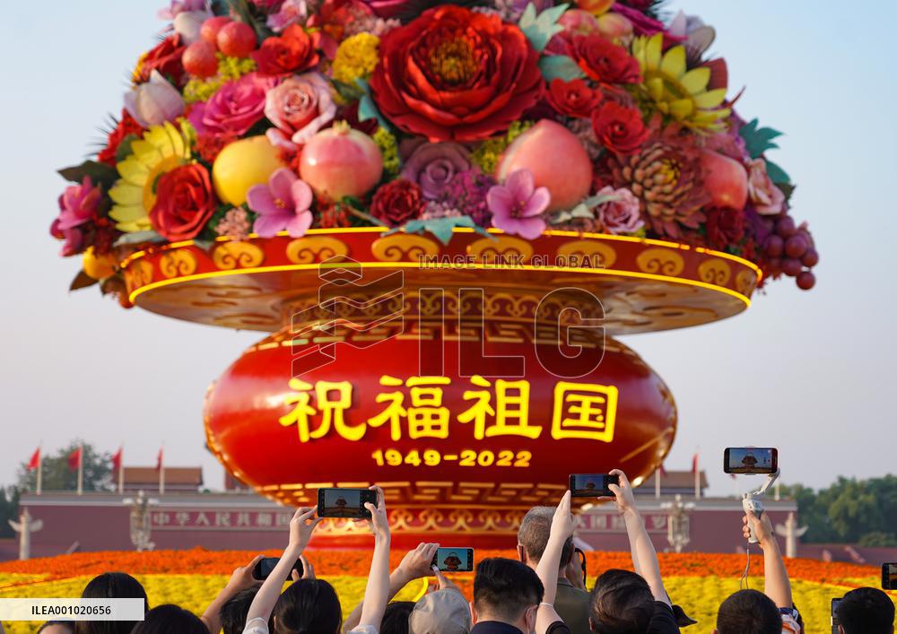 CHINA-BEIJING-TIAN'ANMEN SQUARE-FLOWER BASKET (CN)