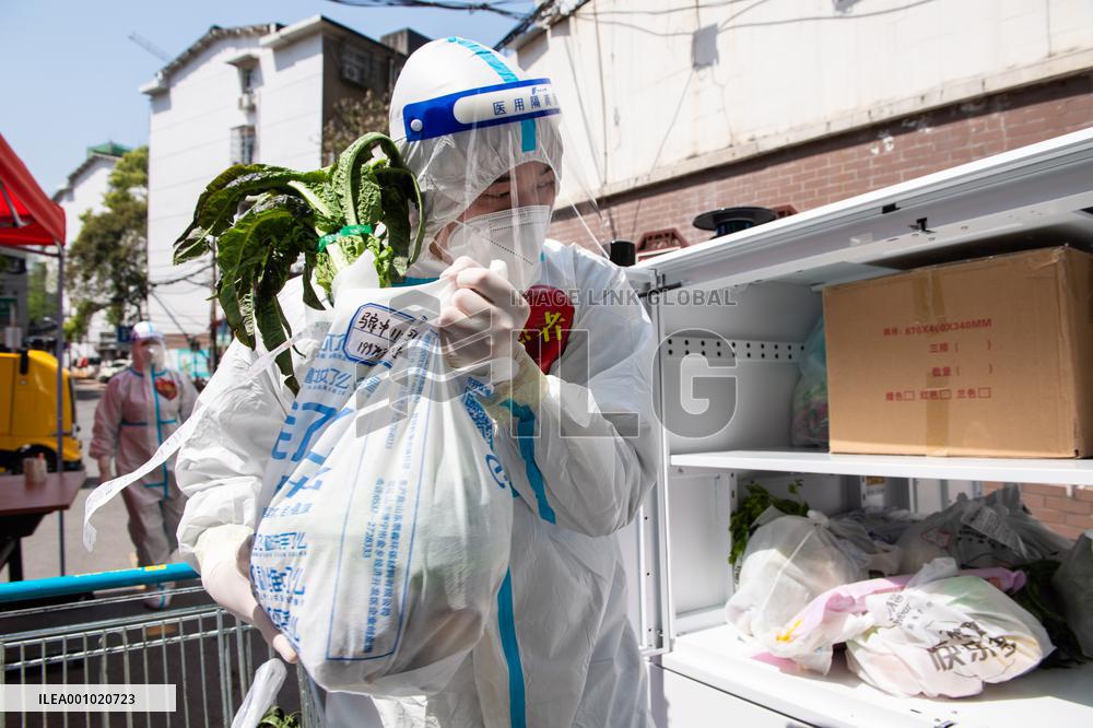 Xinhua Headlines: Institutional strengths emerge in China's fight against COVID-19, economic slowdown