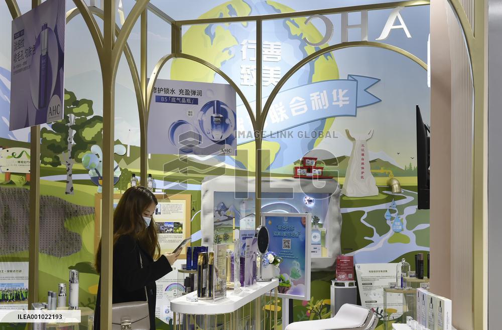 Xinhua Headlines: China remains priority market for foreign enterprises