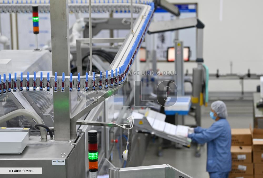 Xinhua Headlines: China remains priority market for foreign enterprises