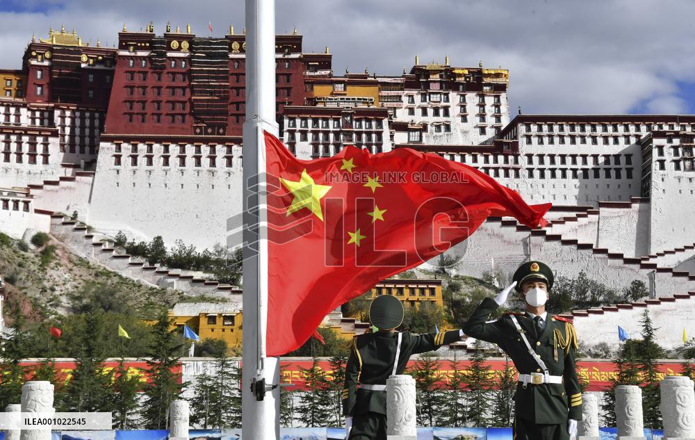 CHINA-NATIONAL DAY-FLAG-RAISING CEREMONY (CN)