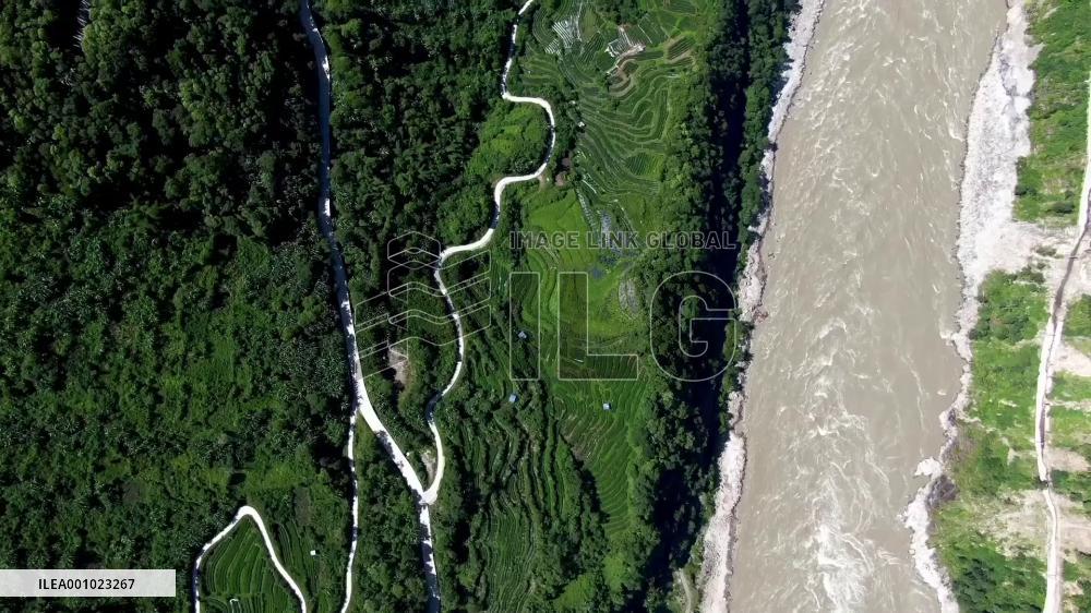 Tibetan villagers herald prosperity through tourism