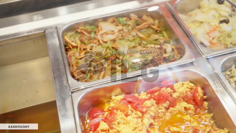 Community canteens provide affordable meals for senior citizens in China's Anhui