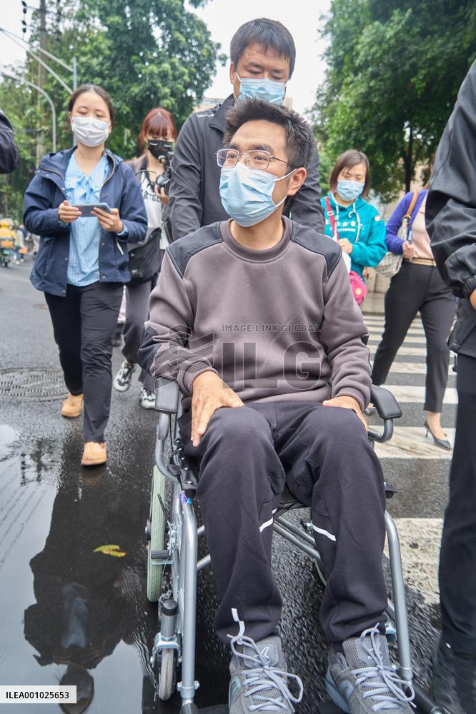 CHINA-SICHUAN-EARTHQUAKE SURVIVOR-GAN YU-DISCHARGE FROM HOSPITAL (CN)
