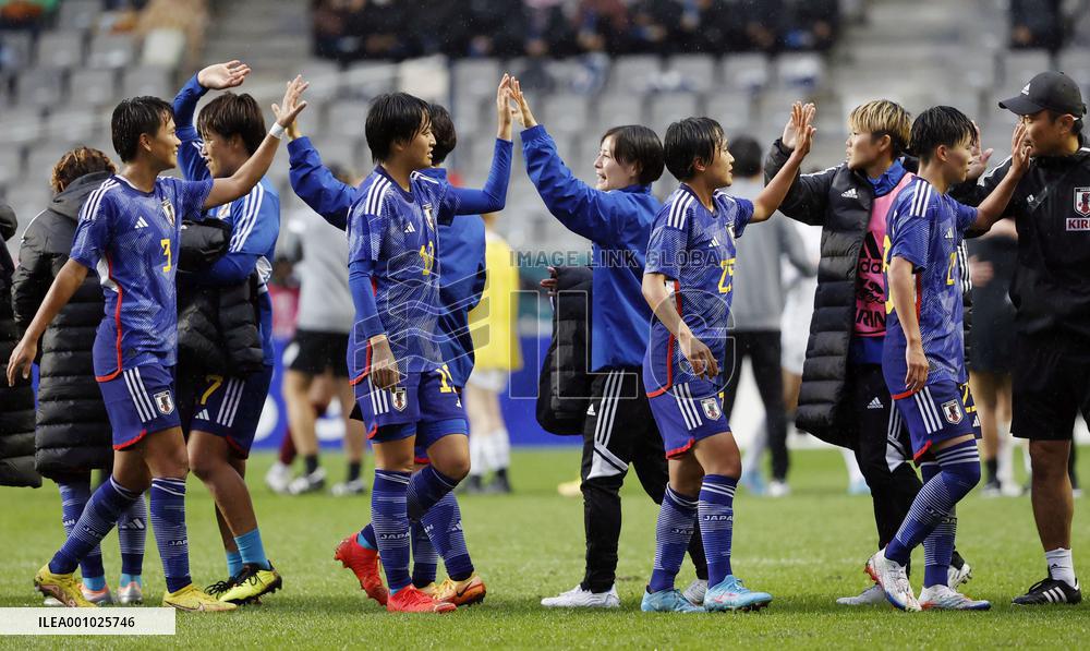 Football: Japan-New Zealand
