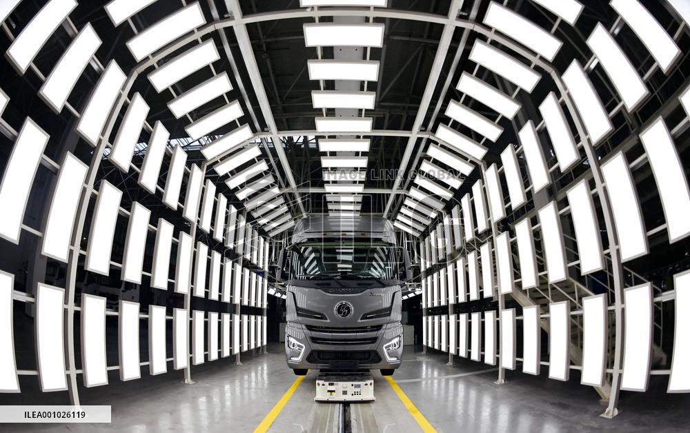 Xinhua Headlines: China's economic recovery in the eyes of entrepreneurs, bankers and urban households