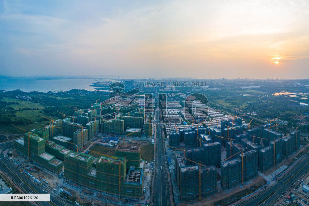 Xinhua Headlines: China's economic recovery in the eyes of entrepreneurs, bankers and urban households