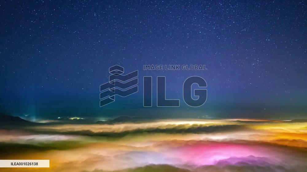 Time-lapse: Spectacular views of Milky Way, cloud sea in Yunnan, China