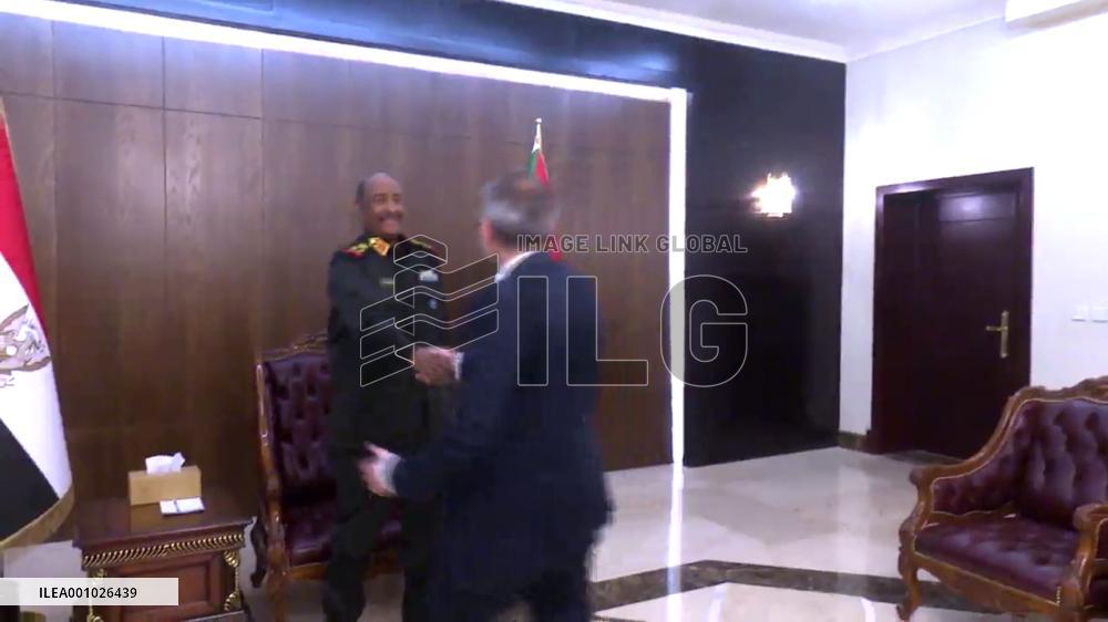 Chairman of Sudan's sovereign council meets delegation of tripartite mechanism for intra-Sudanese dialogue