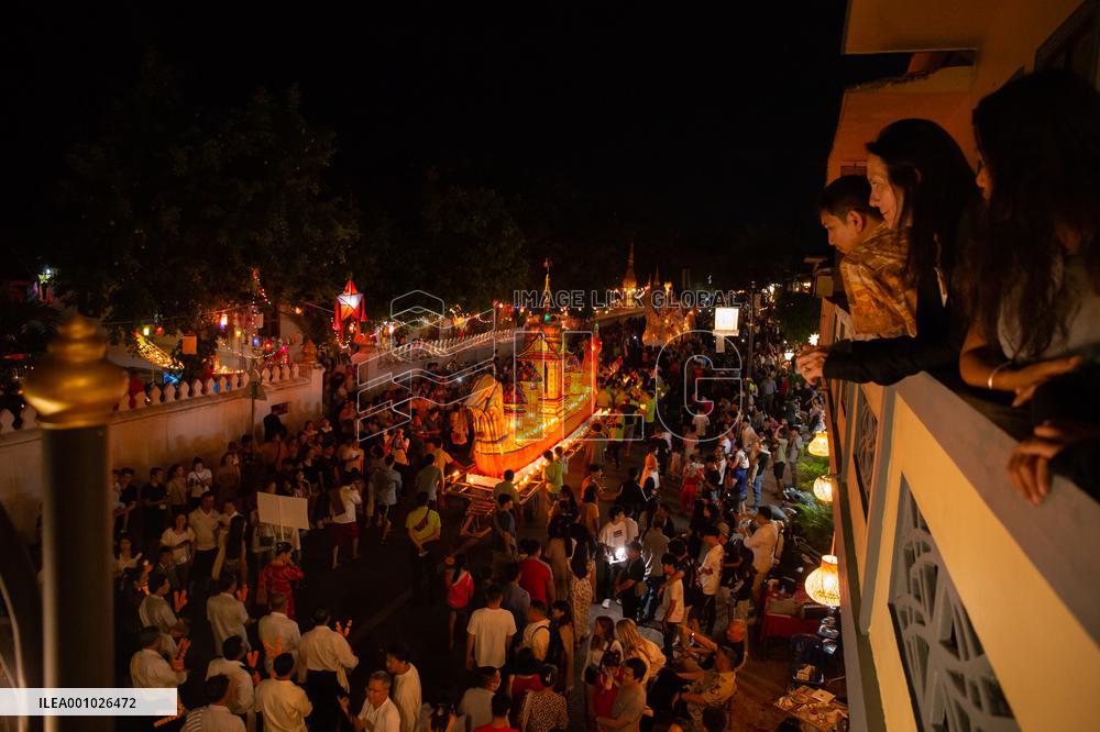 LAOS-LUANG PRABANG-BOUN LAI HEUA FAI FESTIVAL