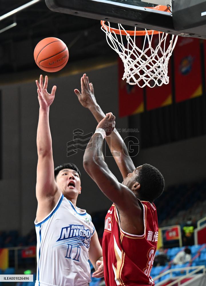 (SP)CHINA-HANGZHOU-BASKETBALL-CBA LEAGUE-NINGBO ROCKETS VS ZHEJIANG GOLDEN BULLS (CN)