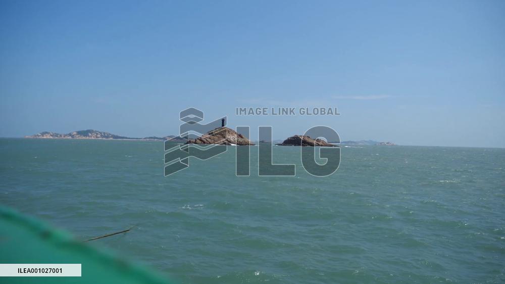 Exploring 700-year-old shipwreck underwater with archeologists