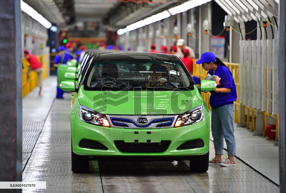 Xinhua Headlines: China -- a global growth engine over past decade
