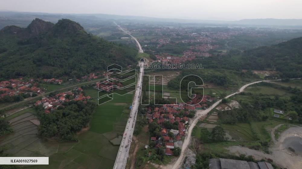 Box girder erection along Jakarta-Bandung High Speed Railway completed