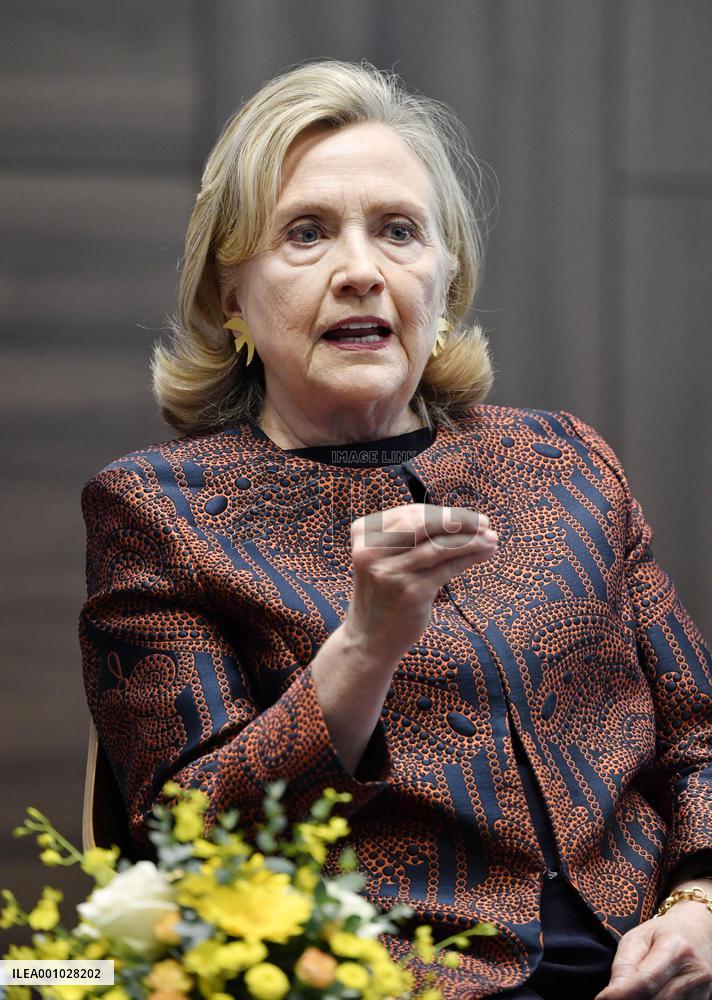 Hillary Clinton in Japan