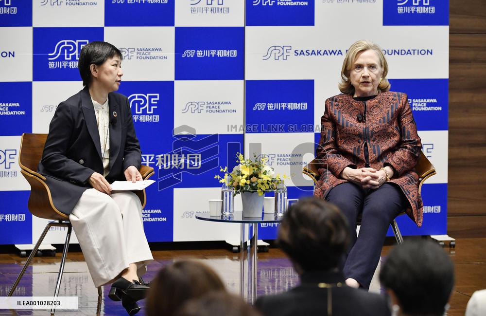 Hillary Clinton in Japan