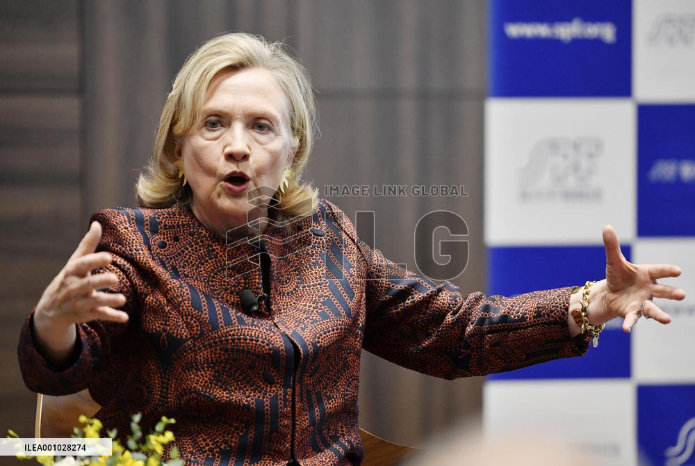 Hillary Clinton in Japan