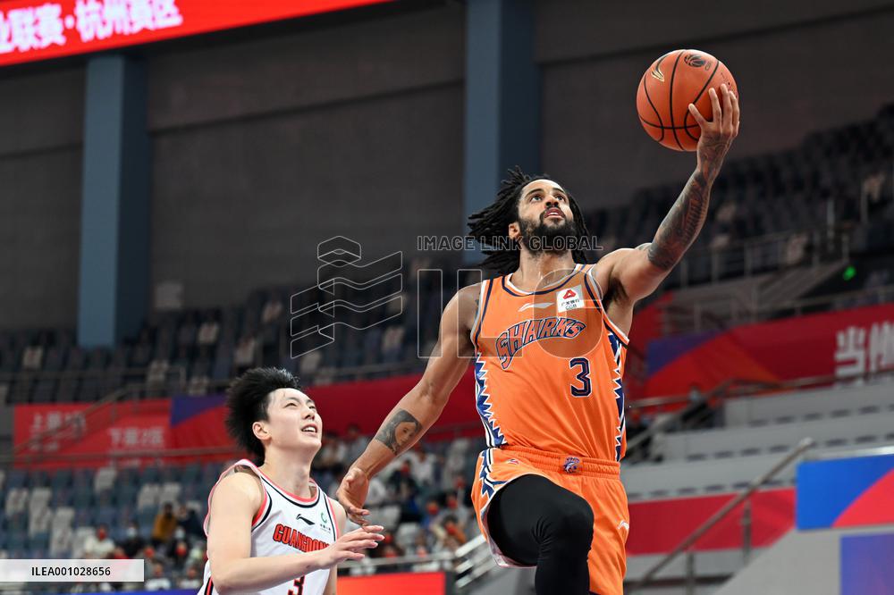 (SP)CHINA-HANGZHOU-BASKETBALL-CBA LEAGUE-GUANGDONG VS SHANGHAI (CN)