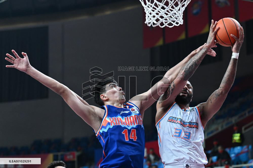 (SP)CHINA-HANGZHOU-BASKETBALL-CBA LEAGUE-XINJIANG VS SHANDONG (CN)