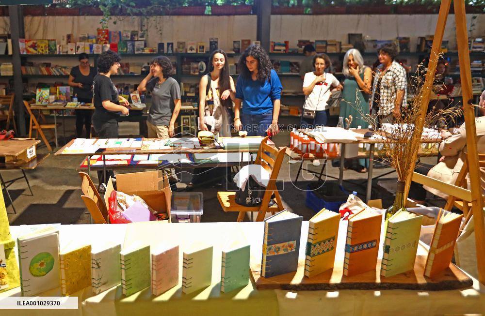 LEBANON-BEIRUT-BOOK MARKET-READERS